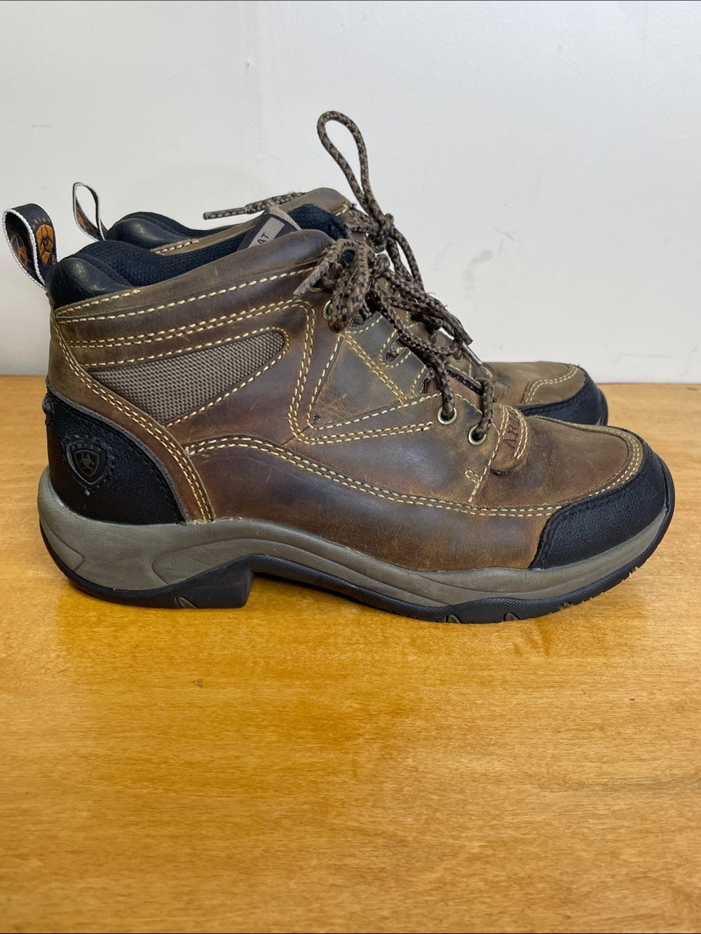 Ariat Brown and Black Lace-Up Women's Ankle Boots. Size 7.5 - Picture 5 of 11